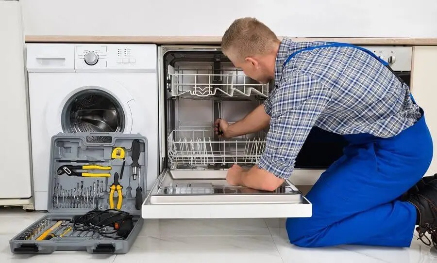 Kandıra Siemens servisi teknisyen ekibi beyaz eşya tamiri yaparken